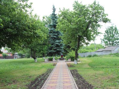 Могила М.П.Черногаева, погибшего в боях с фашистскими захватчиками за освобождение с. Солохи