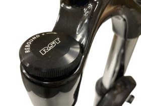 Rst Вилка RST Dirt RA 26 1-1/8 x 260mm, ход 100мм V-Disc, цвет Черный