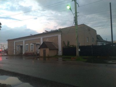 Здание магазина Щелкунова и Метелева. Здесь 20 ноября 1917 г. на заседании Совета рабочих и солдатских депутатов была провозглашена Советская власть и 6-12 января 1918 г. проходил первый съезд крестьян Нижнеудинского уезда