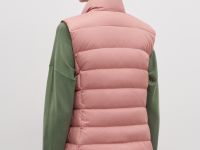 Утепленный жилет приталенного силуэта