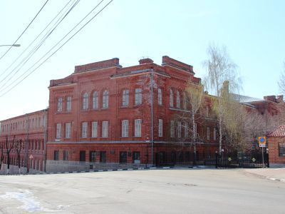 Здание бывшего кадетского корпуса, где 11 июля 1918 г. был ликвидирован левоэсеровский муравьевский мятеж. Здесь в марте-июле 1918 г. помещался Симбирский комитет РКП/б/ и исполком Совета рабочих, крестьянских и солдатских депутатов Симбирской губернии