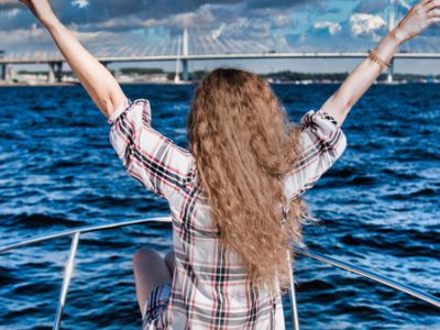 ПОЛУДЕННЫЙ ВЫСТРЕЛ НА ТЕПЛОХОДЕ: ПРОГУЛКА ПО КАНАЛАМ ПЕТЕРБУРГА С ДЕТЬМИ