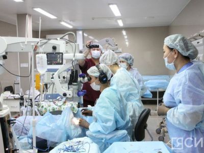 Иркутский офтальмолог провела трансплантацию роговицы 69-летней женщине в Якутии