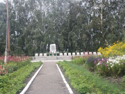 Памятник воинам-землякам, погибшим в годы Великой Отечественной войны (1941-1945 гг.)