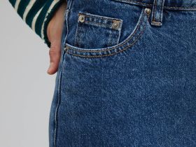 Свободные джинсы с высокой посадкой