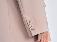 Однобортный жакет полуприлегающего силуэта