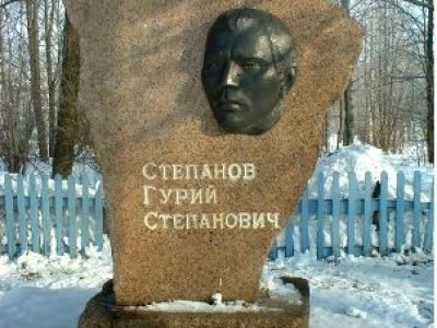 Могила коммуниста Г.С.Степанова, убитого в январе 1921 года во время так называемого "чапанного" кулацко-эсеровского восстания