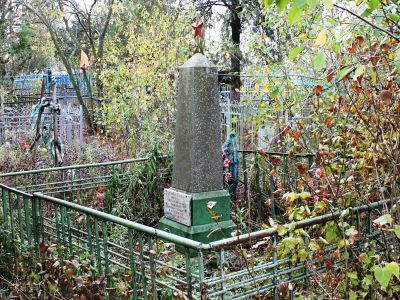 Братская могила советских воинов