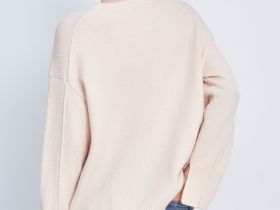 Джемпер с v-образной горловиной и широкими рукавами