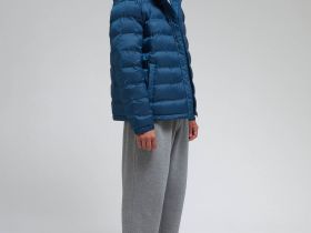 Утепленная куртка с капюшоном