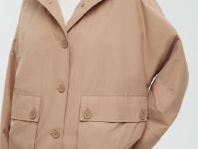 Ветровка на пуговицах с капюшоном