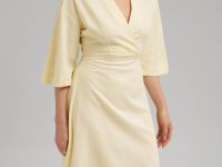 Приталенное платье миди со льном