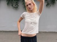 Молочная свободная футболка с лиоцеллом Глория Джинс