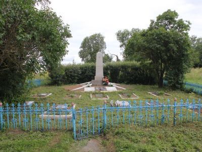 Братское захоронение советских воинов, погибших в 1941-1944 гг.