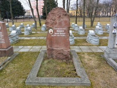 Могила Яковлева Михаила Ивановича (1910-1943 г.г.) - Героя Советского Союза