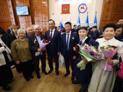 «Основа крепкой семьи»: глава Якутии поздравил с Днем отца