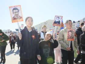 Фото. В Якутске акция «Бессмертный полк» собрала более 50 тысяч человек