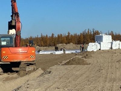 Устройство основания ведётся на месте строительства полигона ТКО в Якутске