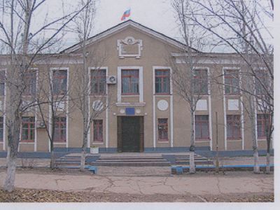 Здание школы № 6 в пос. Комсомольский