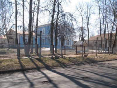 Памятник-пушка 122 м/м в честь воинов 43-й и 39-й армий, освобождавших г. Духовщину и Духовщинский район от немецко-фашистских захватчиков в 1943 г.