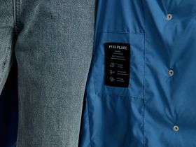 Утепленное пальто с капюшоном