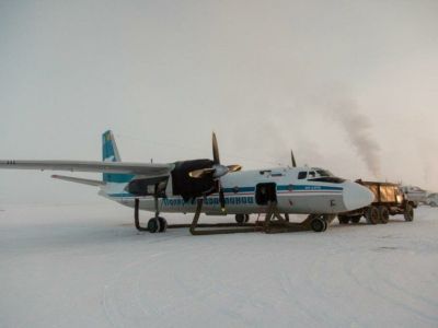 В Якутии самолет вернулся в аэропорт вылета из-за трещины на лобовом стекле