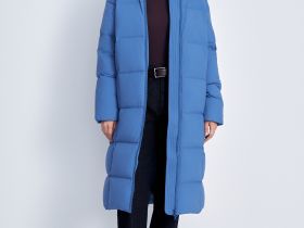 Пуховое пальто с капюшоном и воротником-стойкой