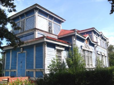 Здание бывшей школы, где учился дважды Герой Советского Союза космонавт А.Г.Николаев