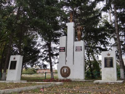 Памятник односельчанам, погибшим в годы  Великой Отечественной войны