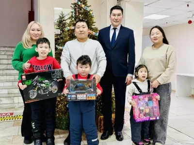 Министр экономики Якутии исполнил новогодние желания детей в рамках акции «Елка желаний»