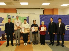 Школьник Альберт Постников стал чемпионом Якутии по шахматам