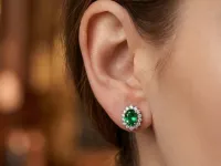 Пусеты из белого золота с и изумрудами э4767пс03260353