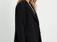 Двубортный жакет полуприлегающего силуэта