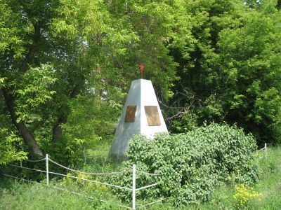 Братская могила 3-х партизан