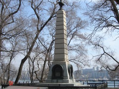 Памятник исследователю Дальнего Востока Невельскому Геннадию Ивановичу