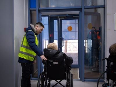 Как в аэропорту Якутска организованы услуги медицинского сопровождения пассажиров