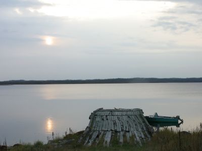 Причал морской к северу от дороги
