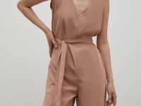 Комбинезон с v-образным вырезом