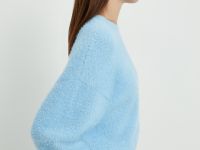 Джемпер свободного силуэта с объемными рукавами