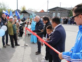 Вилюйск преображается: в День города на набережной «Поющие пески» зазвучала новая музыка