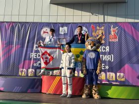 На Спартакиаде учащихся в Якутске наградили легкоатлетов, мас-рестлеров и борцов