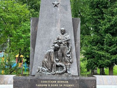 Братское захоронение советских воинов, погибших в 1941-1944 гг.