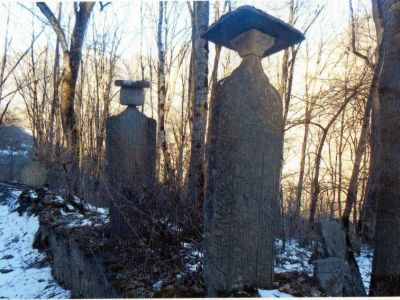 Стелы надмогильные (3 ед.)