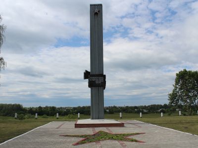 Братская могила коммунистов, погибших за установление Советской власти