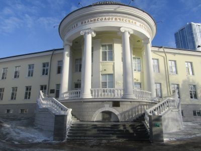 Здание лечебницы  бальнеологической