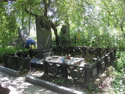 Могила писателя И.И. Ликстанова