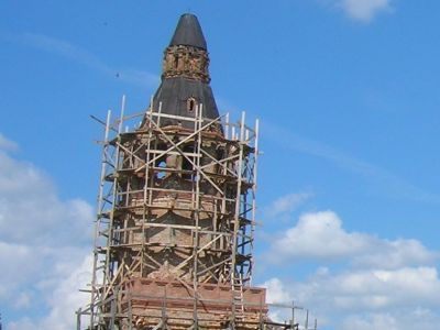 Церковь под колокольней