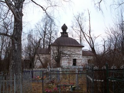 Церковь на кладбище