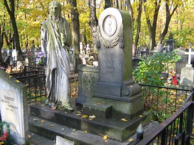 Надгробие на могиле Рубин Брониславы, (1887-1913 гг.), нач XX в., архитектор П.М. (?) Игнатьев, скульптор П.В.Дзюбанов, гранитная мастерская Д.И.Кабанова