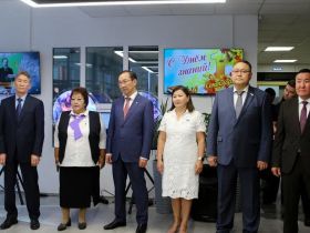 Альберт Семенов поздравил педагогов и учащихся с открытием корпуса Саха-политехнического лицея
